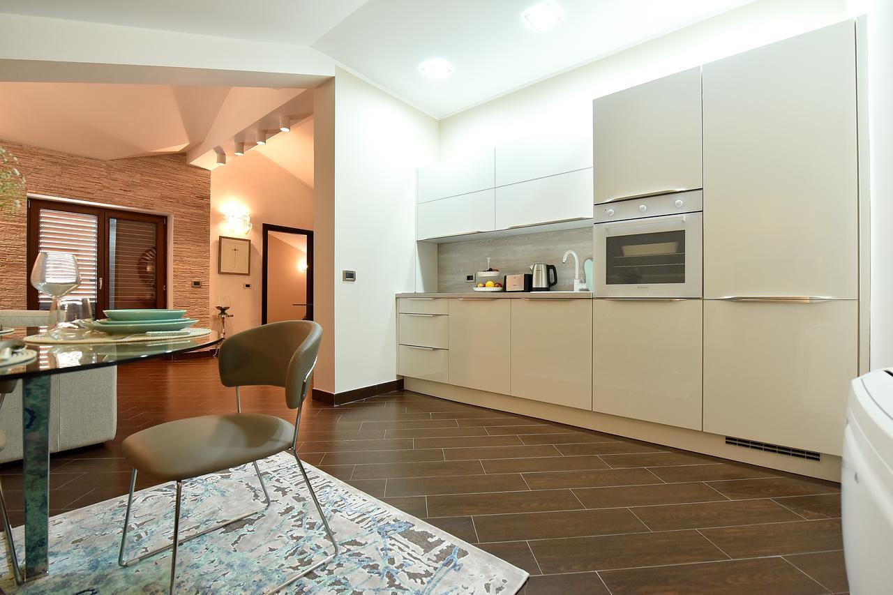 Maniva Penthouse By The Sea Apartment Kotor Bagian luar foto