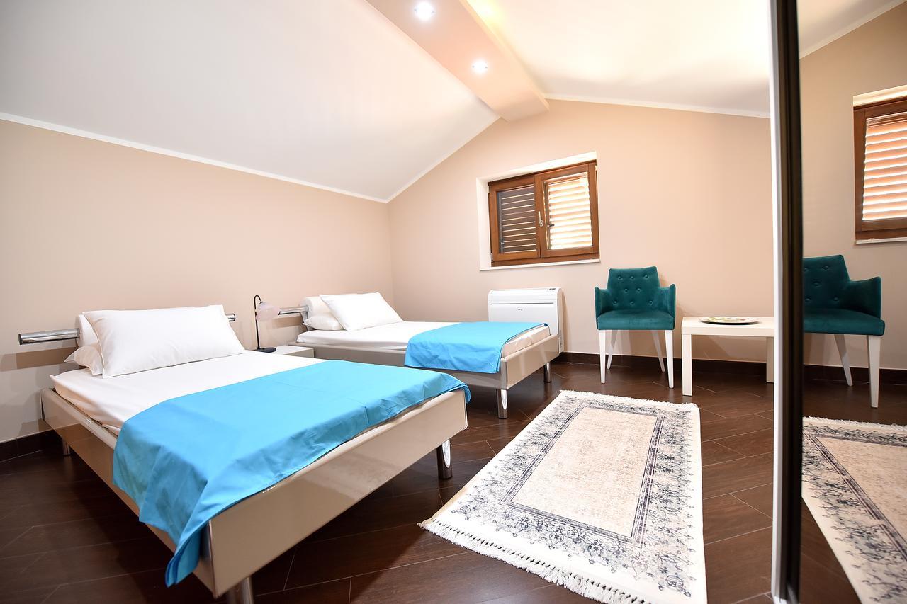 Maniva Penthouse By The Sea Apartment Kotor Bagian luar foto