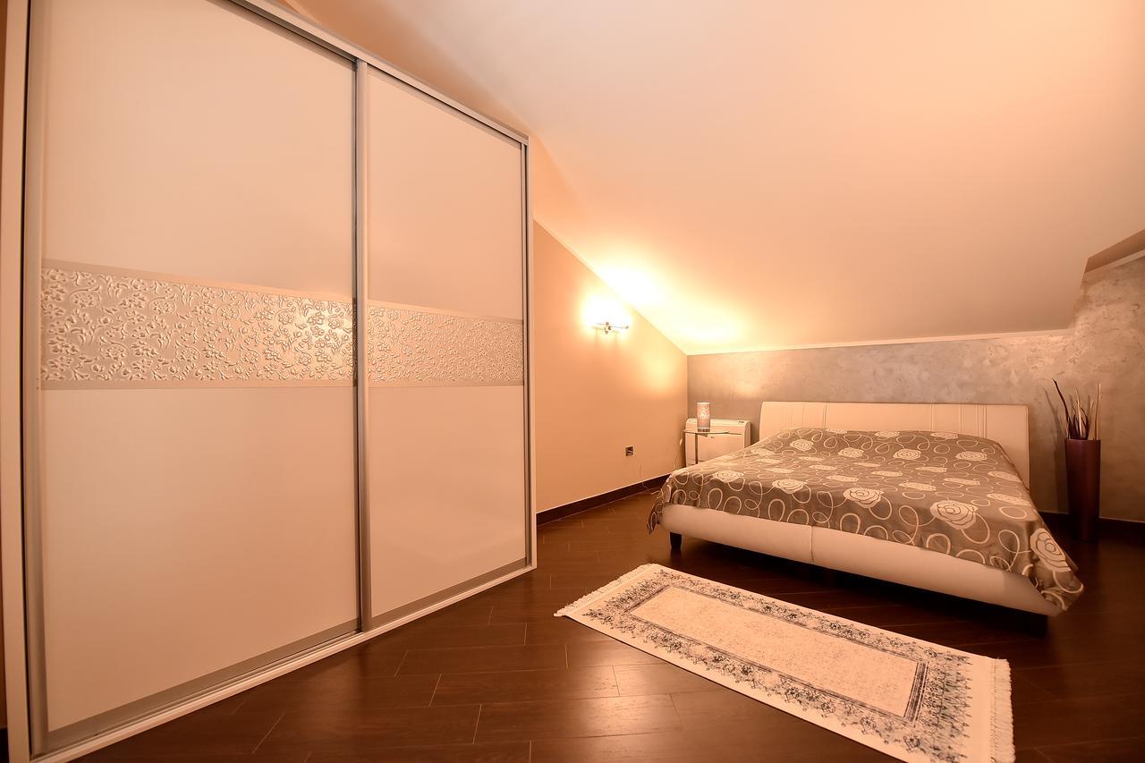 Maniva Penthouse By The Sea Apartment Kotor Bagian luar foto
