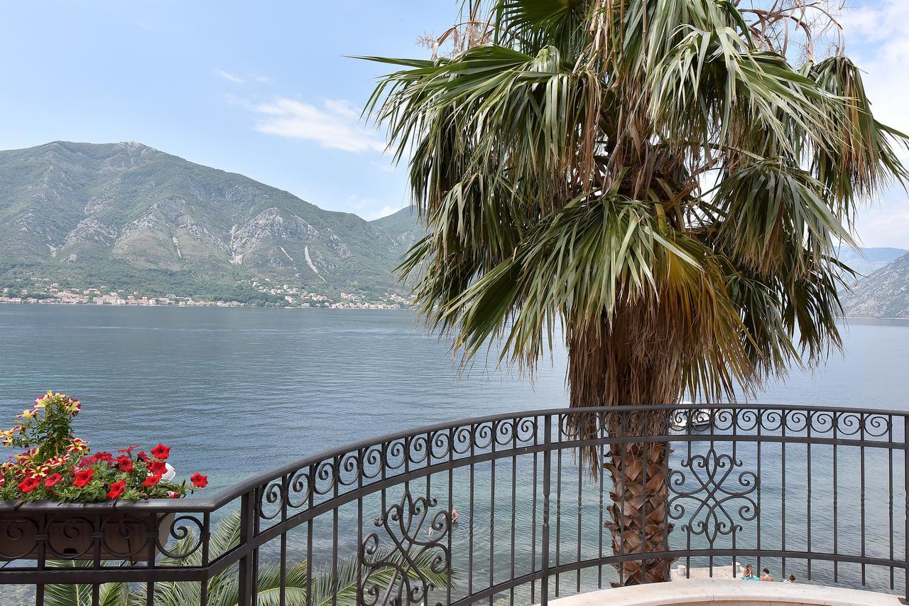 Maniva Penthouse By The Sea Apartment Kotor Bagian luar foto
