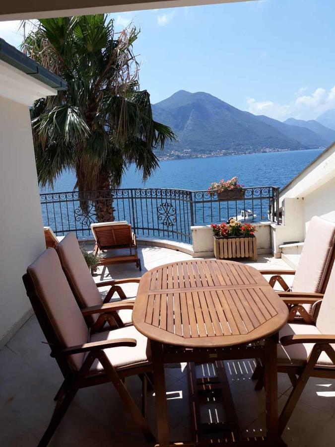 Maniva Penthouse By The Sea Apartment Kotor Bagian luar foto
